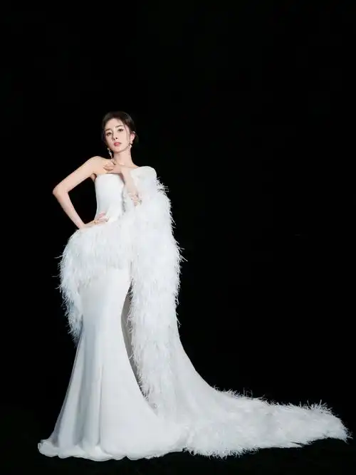 倪妮两套高定称霸,杨幂全球首穿搭50万珠宝_腾讯新闻