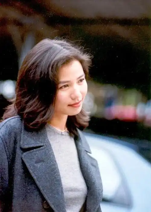 她被誉为"东方梦露",成龙刘德华都追求过她,如今却得孤苦一人_钟楚红