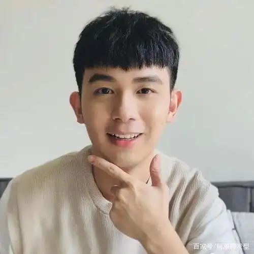 初夏男生发型也别瞎剪,2021年当下流行的男生发型图鉴参考!