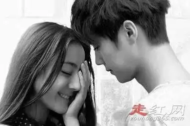 迪丽热巴的胸被鹿晗强吻怎么回事撕扯中身体有了摩擦