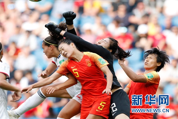 致敬!女足赛场上的铿锵玫瑰