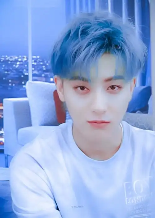 黄子韬薄荷绿发色