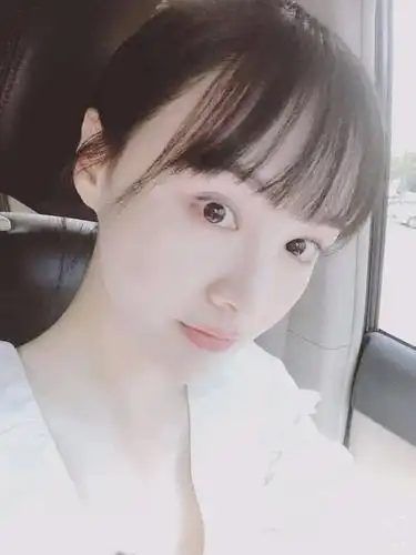 郑爽晒自拍照与老爸一起逛街素颜齐刘海出镜清新似少女2