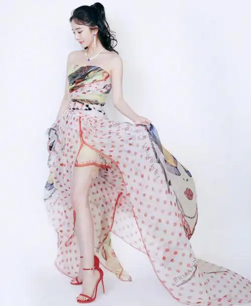 女星"反人类"恨天高,31cm犰狳鞋步步惊心,吉娘娘无跟鞋绝美!