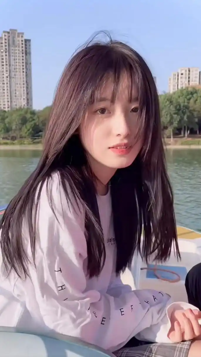 抖音十大短发美女 曈曈 如果美是一种概念,那么短发的美就是一种潮流