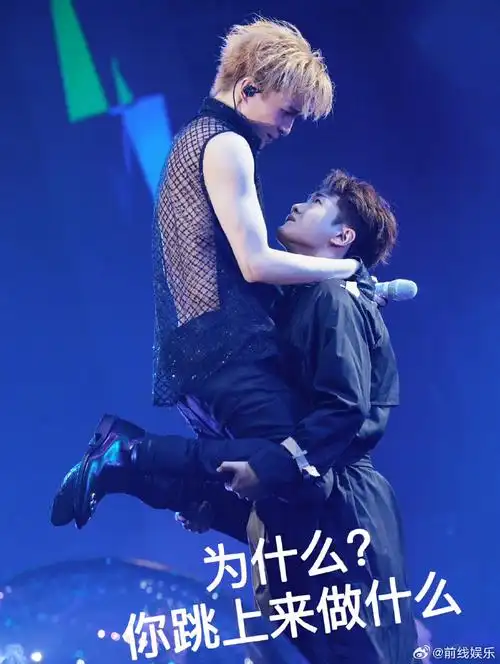 薛之谦演唱会上的显眼包#鹿晗演唱会都是粉丝做显眼包,薛之谦演郴会