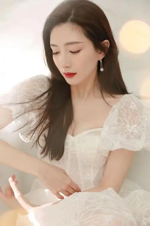 首页 婚纱礼服 the one bride x 江疏影收藏相册  风格选择:法式浪漫