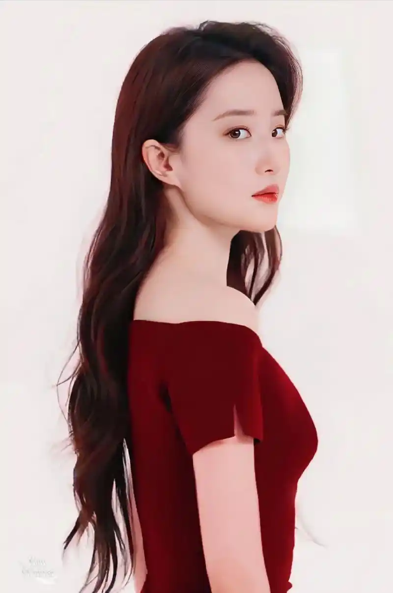 刘亦菲很适合穿红色的礼服,美艳又大气#娱乐大赏# #一眼沦陷# #惊艳