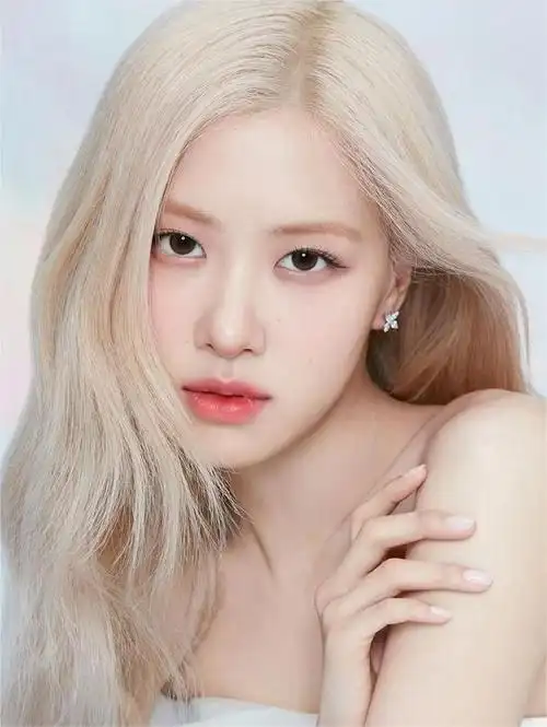 朴彩英眼皮小改动气质大变化