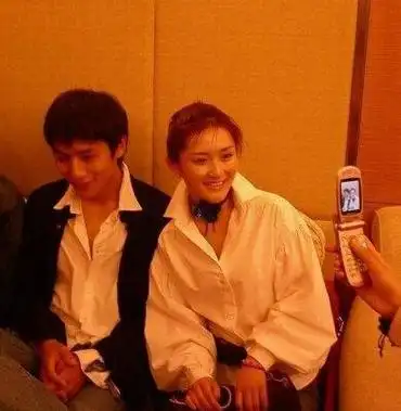 谢娜出书《娜写年华》揭秘和刘烨的恋情