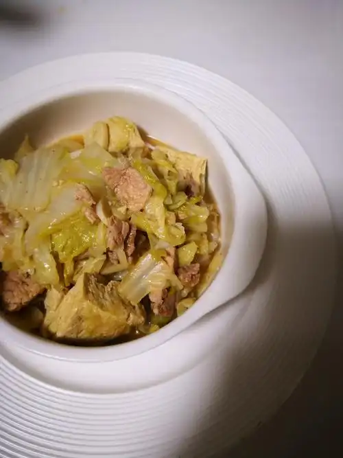 家常肉片炖白菜的做法