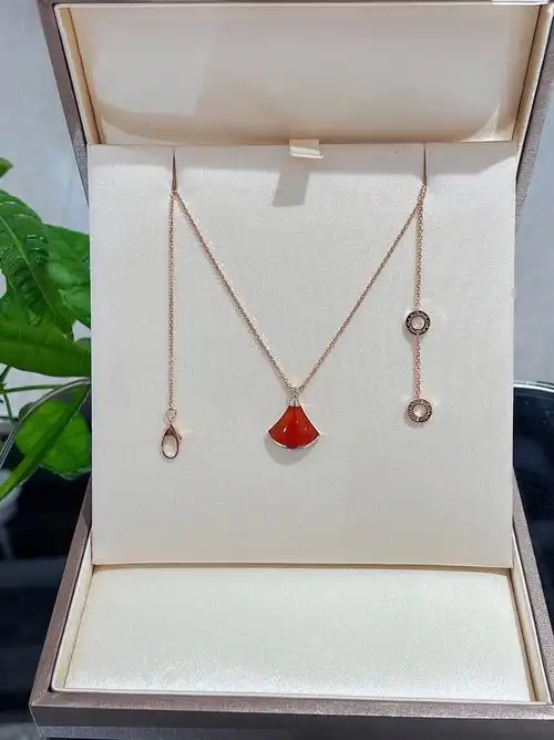 bvlgari宝格丽红玉髓小扇子项链