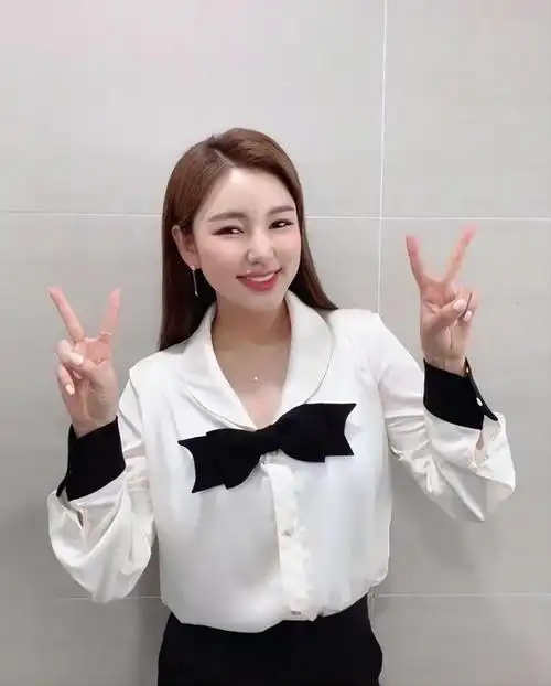 韩国女歌手宋佳人资料