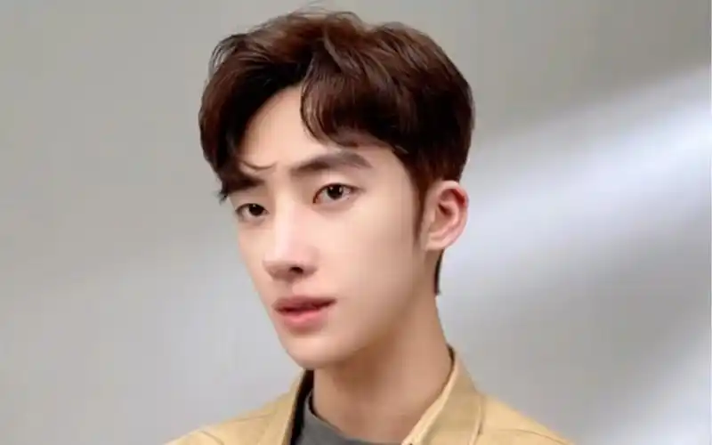 男士减龄气质发型,适合偏瘦太阳穴凹颧骨高的脸型,无需打理吹干即可