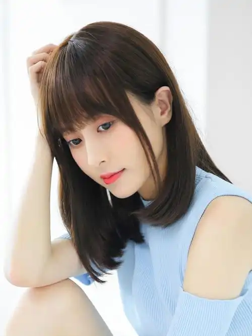 4,齐肩短发齐刘海发型图片3,长卷发空气刘海发型图片2,中分八字刘海