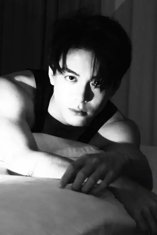 曾舜晞黑白特写照