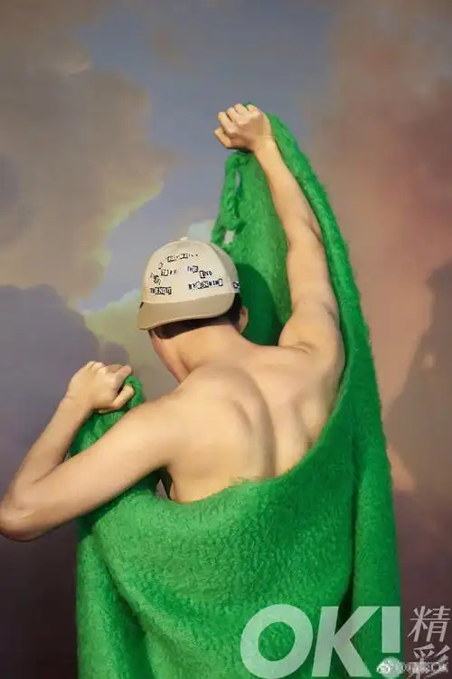 刘昊然湿身却被吐槽没肌肉论身材90后男星到底谁是彭于晏接班人