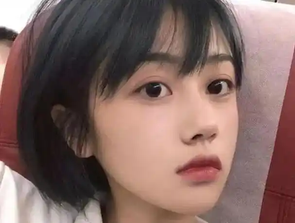 初中生或要统一发型?男生的规定发型养眼,女生发型很难接受