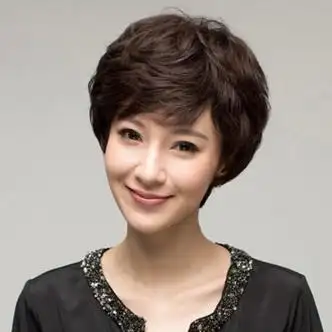 中年女性剪什么短发好看,50一60岁女人烫发发型-图2