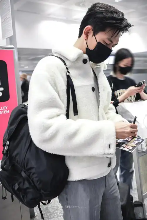 李现米兰时装周##prada代言人李现##李现出发米兰