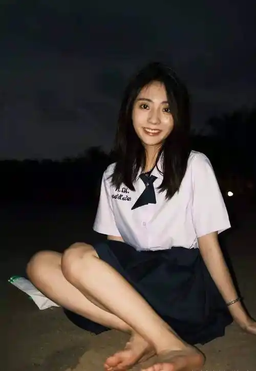 邢菲海边制服写真,对镜微笑,可谓是少女感满满_观众_剧本_性格