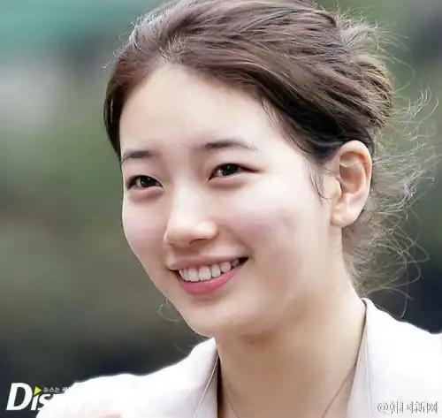 裴秀智到底哪里好看啊,也太夸张了,这个捧,素颜那么丑还都评论太美了