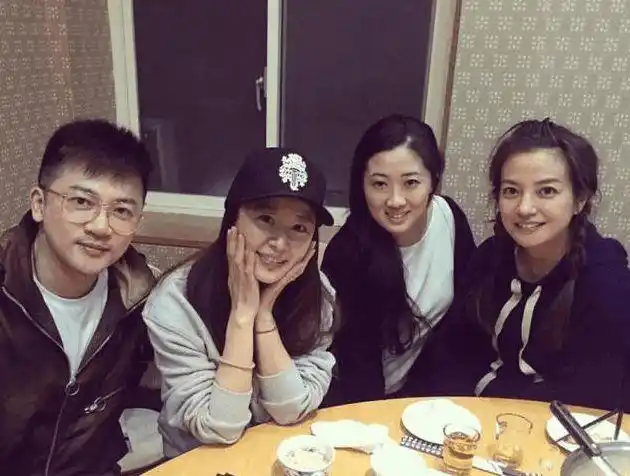 引发了很多网友的猜测,据了解,苏有朋的经纪人叫amy,女方年轻漂亮