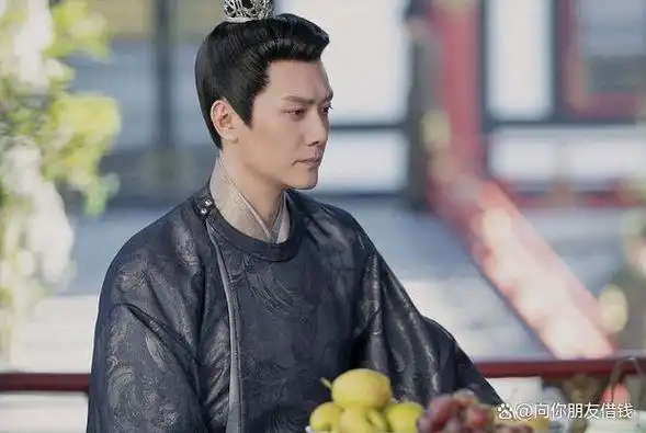 很多观众人开始看剧的时候,都对40多岁的男主角冯绍峰在古装剧中的