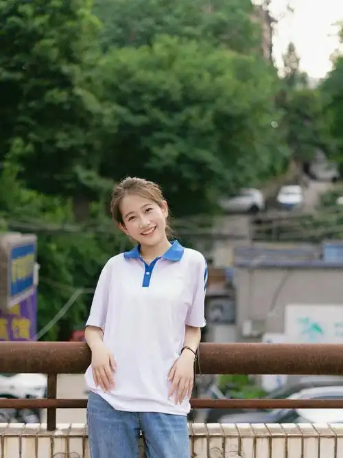 穿校服拍照永不过时