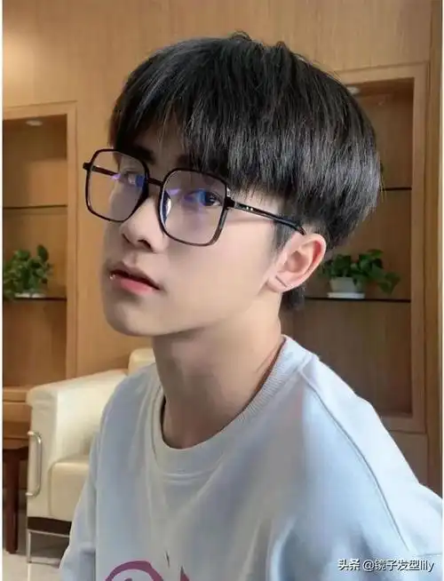 2023男生短发发型图片(男发这样剪保证让你帅精神有个性)(14)