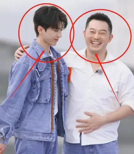 沙溢要替粉丝抱蔡徐坤却不料被蔡徐坤壁咚这男友力真的爱了