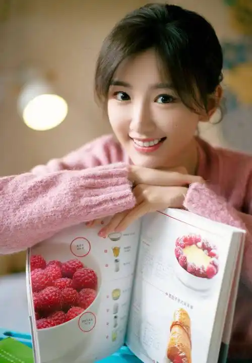 毛晓彤家的美照,粉色的少女装,充满了可爱的少女气息_演技_感觉_表演