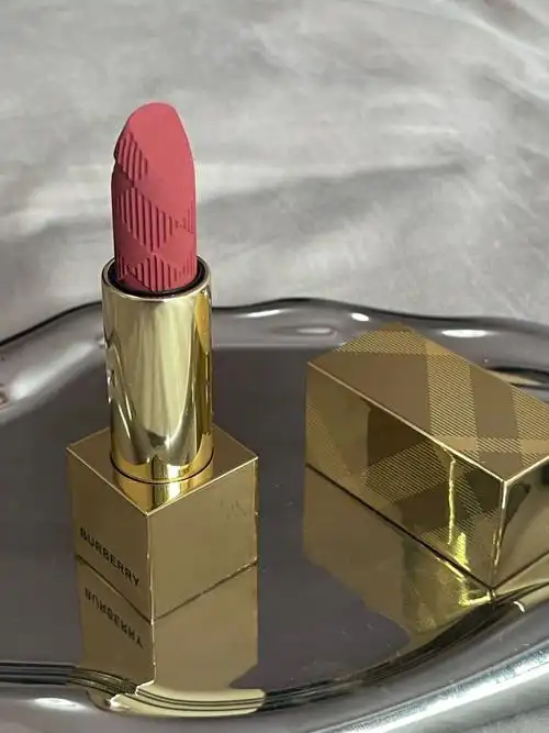 颜色,贼富贵经典格纹的膏体狠狠爱住这个红棕色也太piu亮啦秋冬怎么能