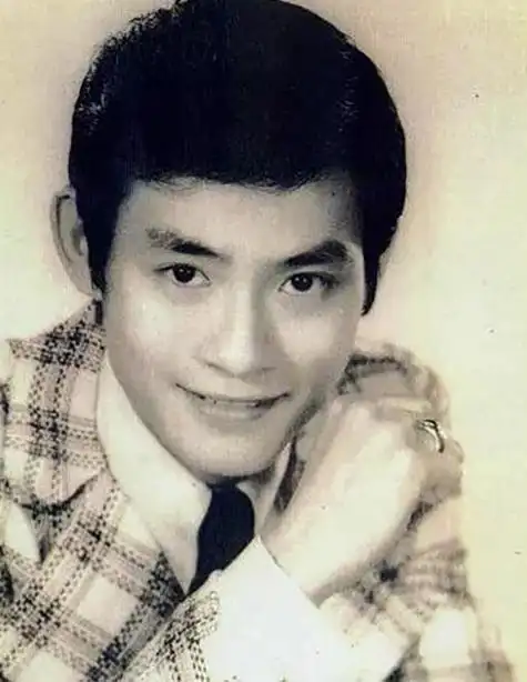 要聊不老男神,还得从郑少秋说起