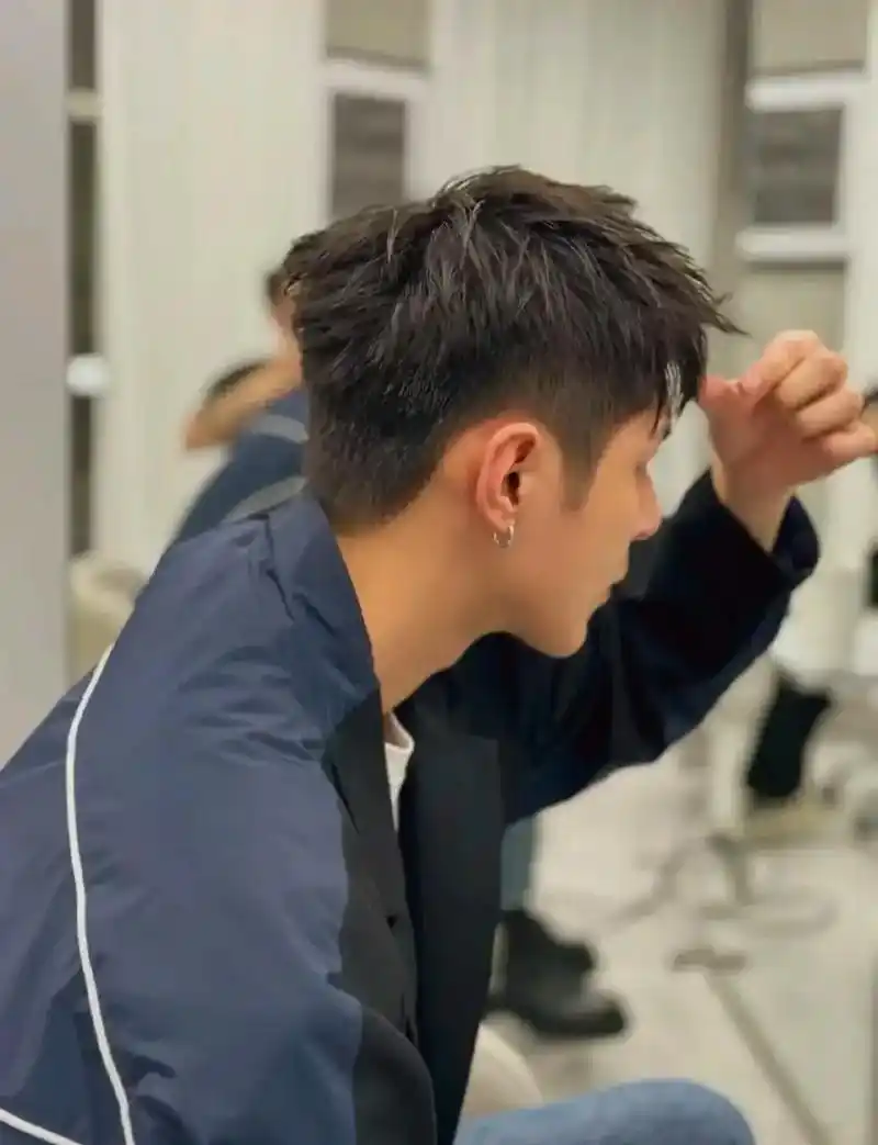 摩根前刺清爽干净的夏季男生发 - 抖音