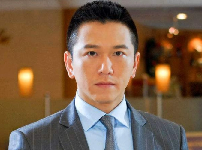 "师奶杀手"温兆伦55岁秀功夫显帅气,三婚的他情史堪比电视剧