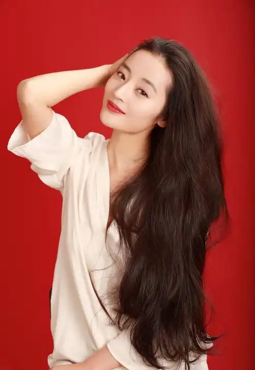 秦雪90年出生于山东省毕业于河北传媒学院中国内陆女演员