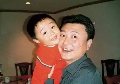 王宁告别《新闻联播》主播台 刘纯燕感慨平淡是真