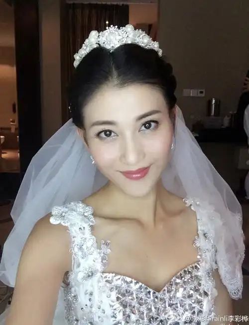 原创李彩桦离婚半年首谈分手原因两人聚少离多分歧大未来不再结婚