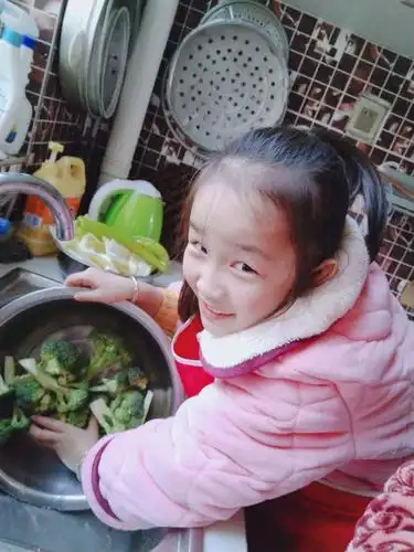 瑾山小学二(11)班周芷萌小鬼当家买菜记