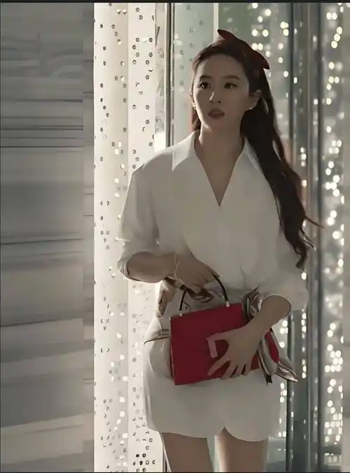 刘亦菲《玫瑰的故事》:一场华丽的时尚盛宴,服装造型盘点