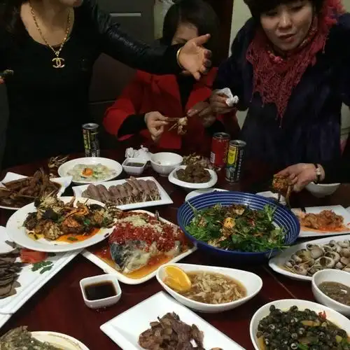 昨晚家庭聚餐,忙忙的好热闹啊,开心啊