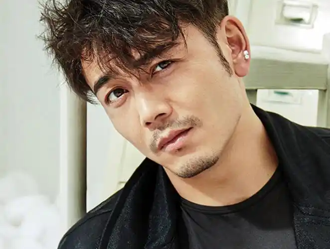 杨烁出轨是真的吗 被拍与富家千金约会曝是出轨惯犯?