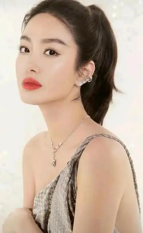 杨采钰明星壁纸2