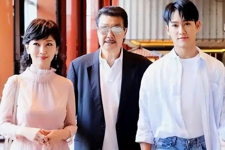 回顾新白娘子传奇播出30年赵雅芝风采不减许仙状态出人意料