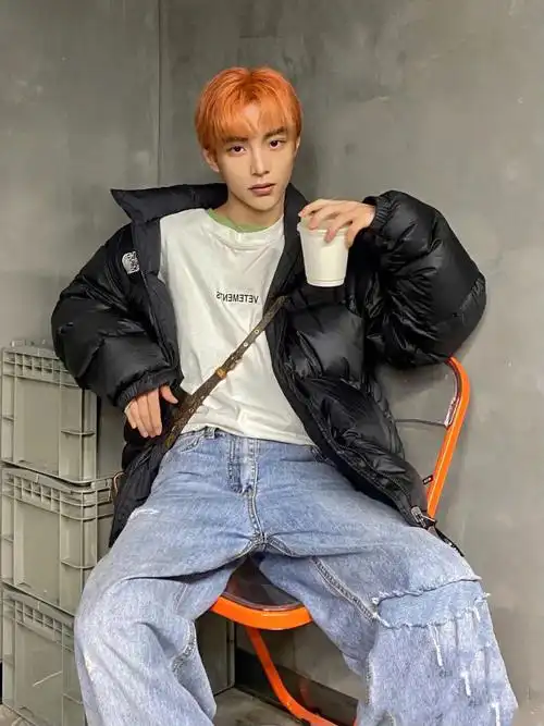 发色脏橘色男生显白发色男生发型