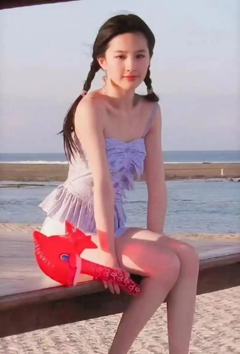 20岁的刘亦菲,真是活力满满,青春朝气