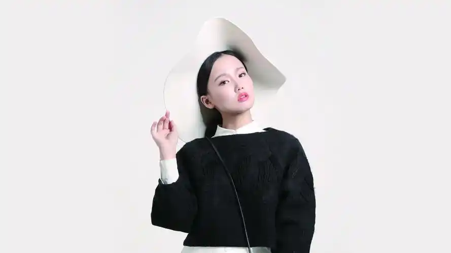 美女演员黄龄桌面壁纸