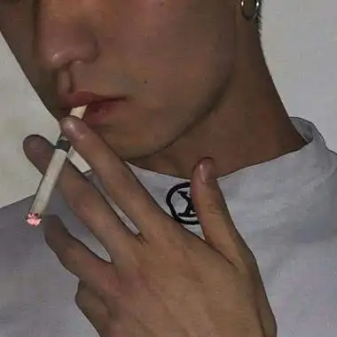 2022新版男生霸气抽烟头像