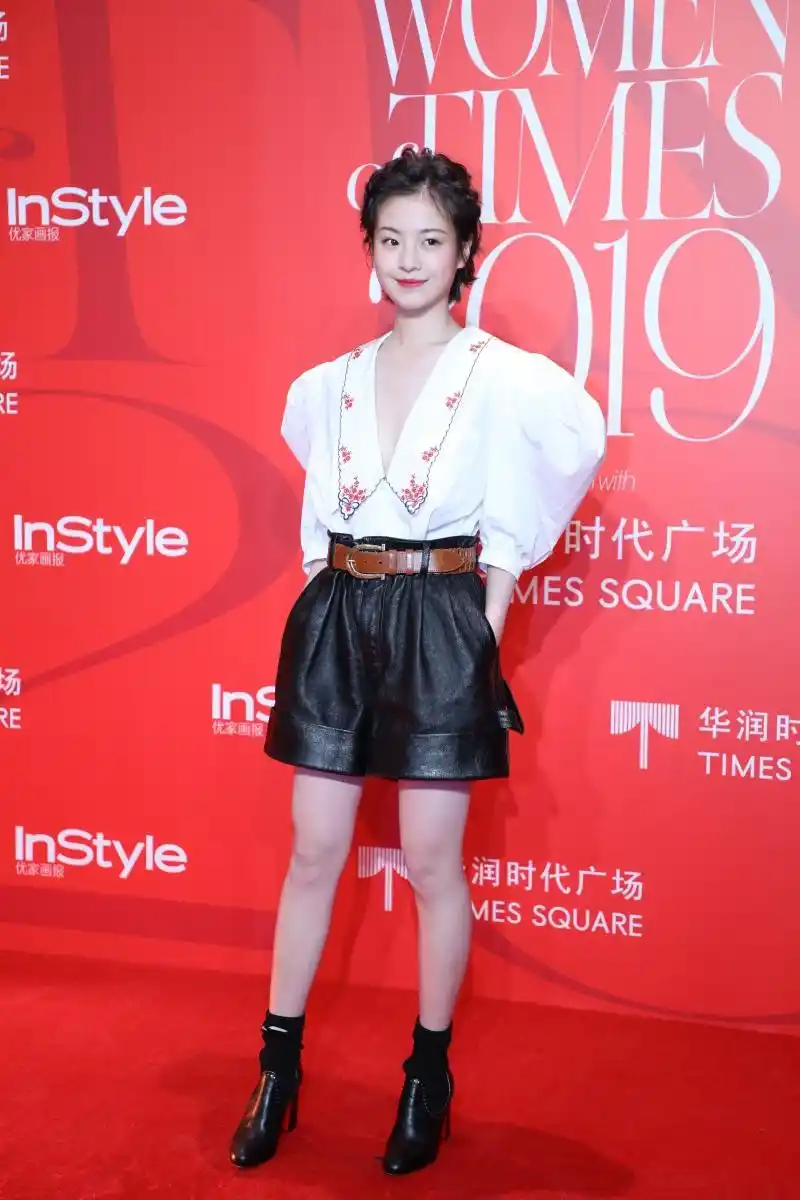 平安夜也不能忘了美王子文红毯斗艳杨子姗周笔畅李庚希